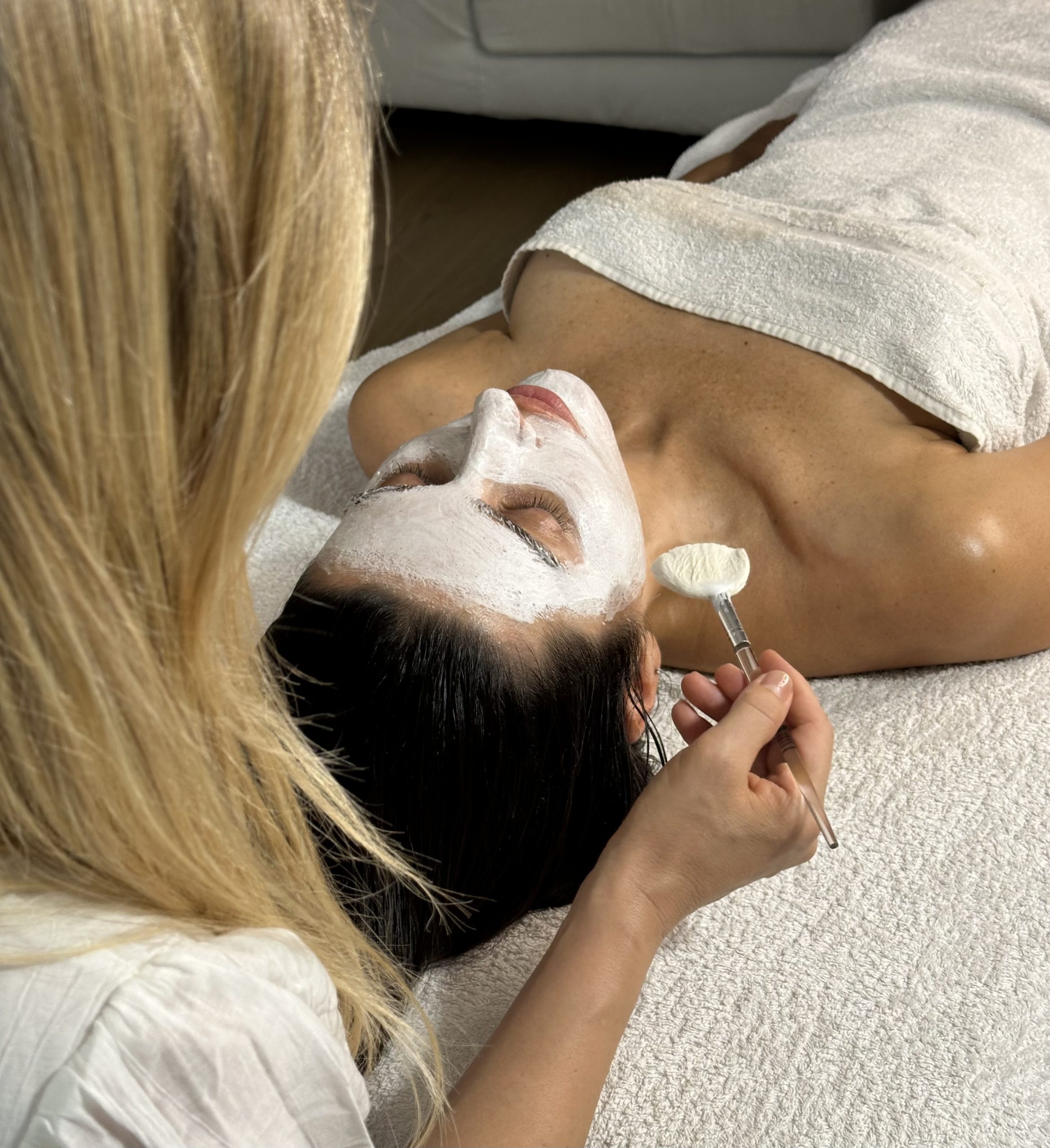 merybrylana-mery-brylana-massaggi-massage-centro-benessere-beauty-viso-massaggioviso-lifting-naturale-liftingnaturale-vitamina-vitaminac-trattamento-modellante-drenante